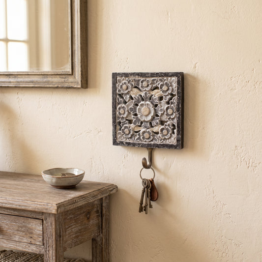 Brass Carved Hanger 'Ayana' - Black & White