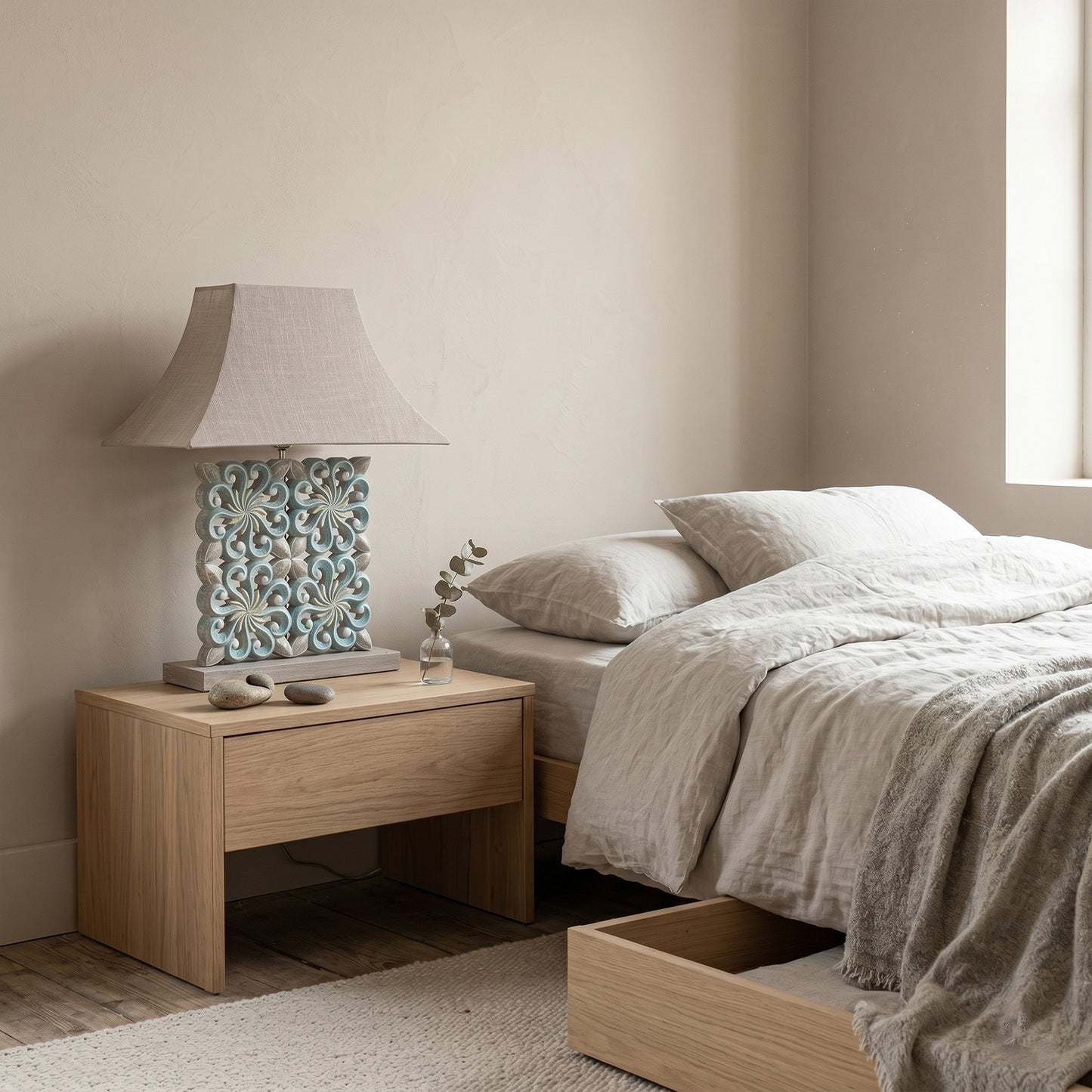 Carved Table Lamp 'Ishwari' - Pastel Blue