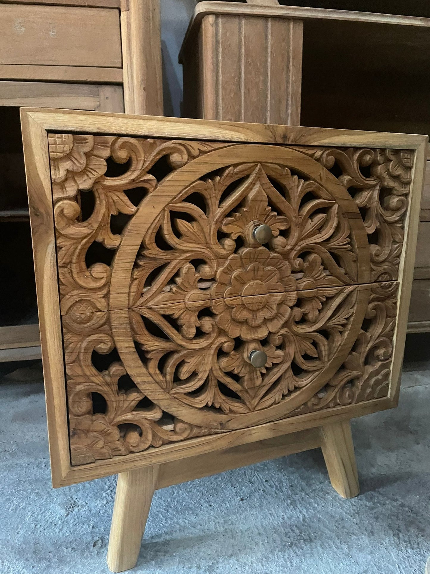 Carved Bedside Table 'Indra' - Natural