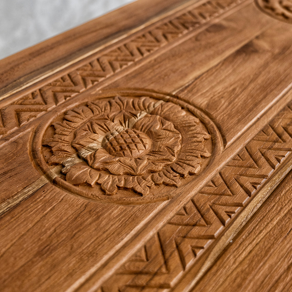 Custom wooden carved cabinet 'Calyta' - Natural